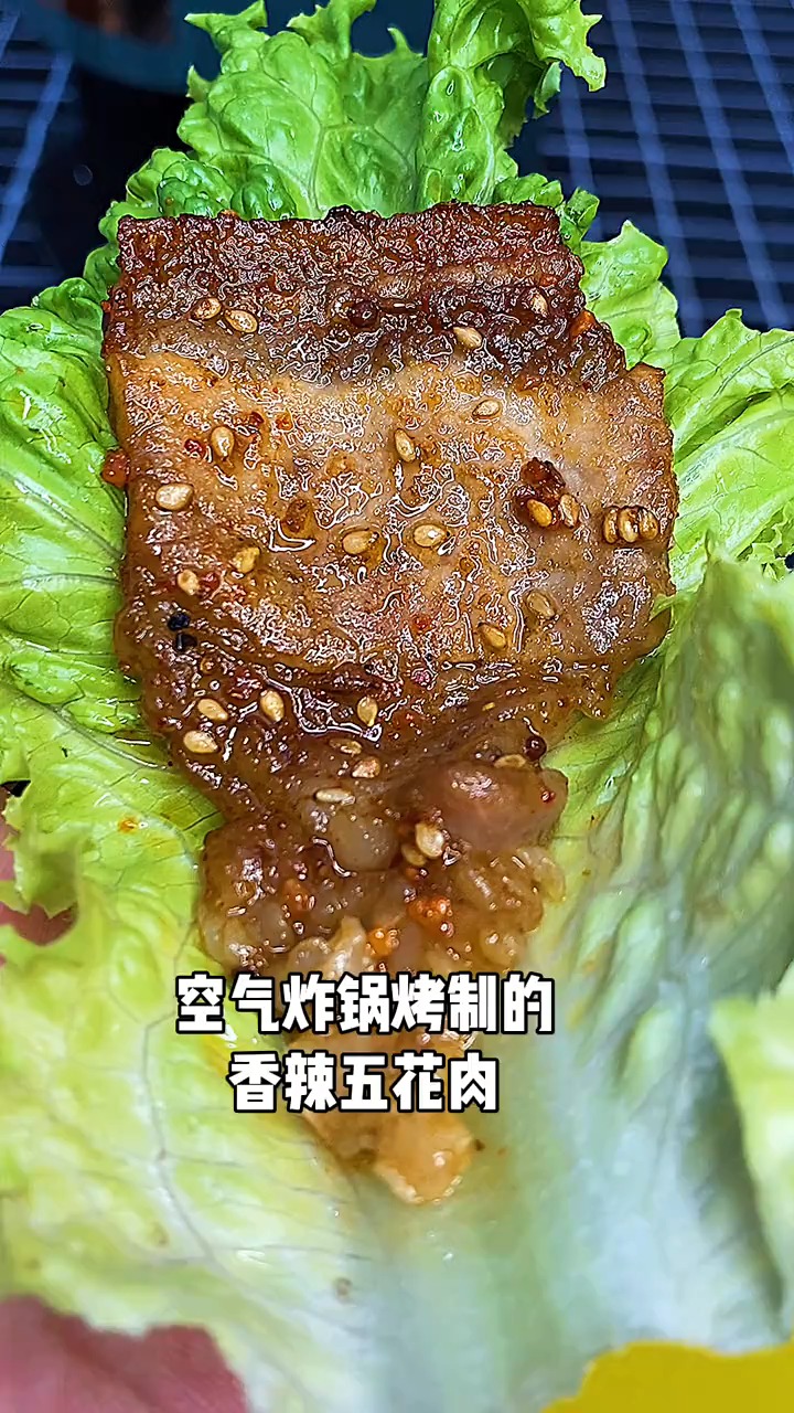 大热天的用空气炸锅烤五花肉是很好的选择,在也不用烟熏火燎了,做出来比锅炸的还好吃