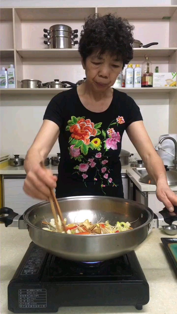 咸香下饭的美味八宝菜