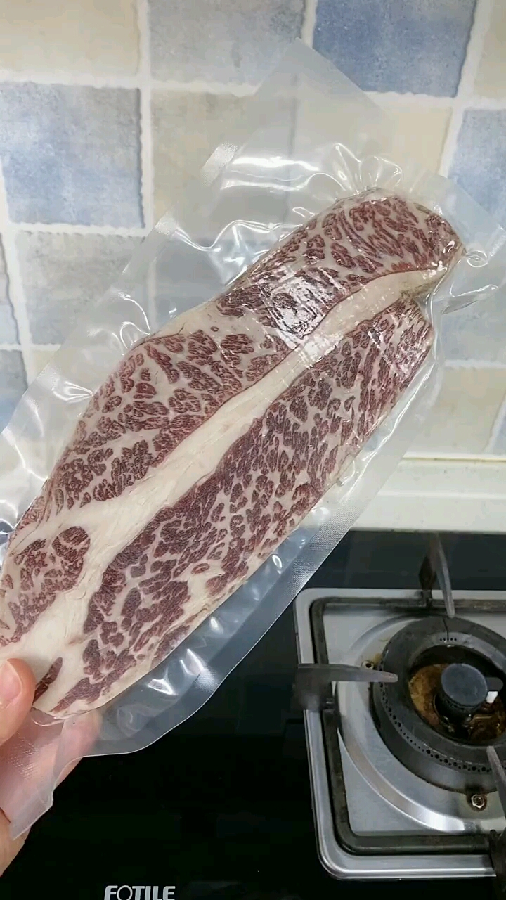 今天晚餐什锦炒饭菊花脑蛋汤去火煎牛排我吃牛排容