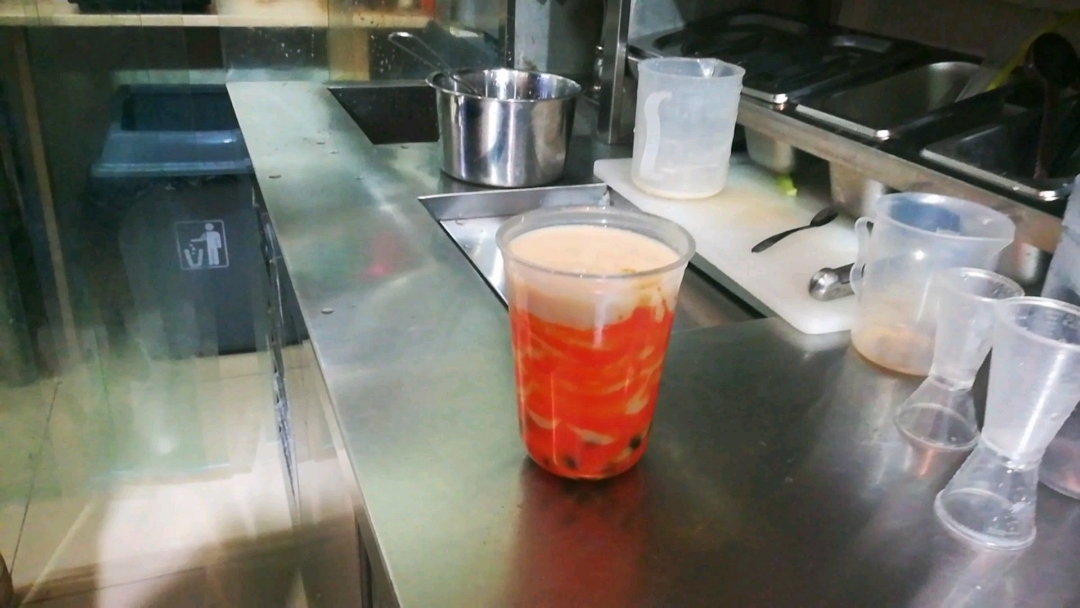 草莓珍珠脏脏鲜奶