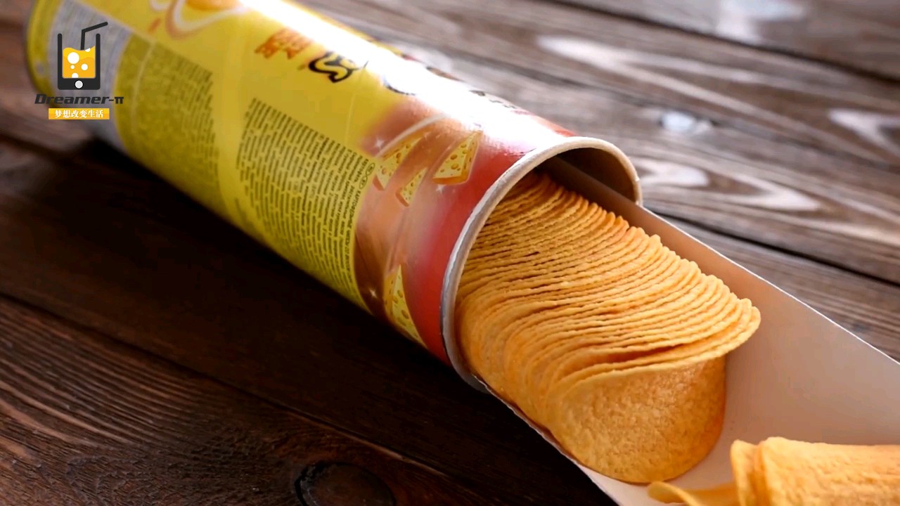 教你这个小妙招,快捷取出桶装薯片!