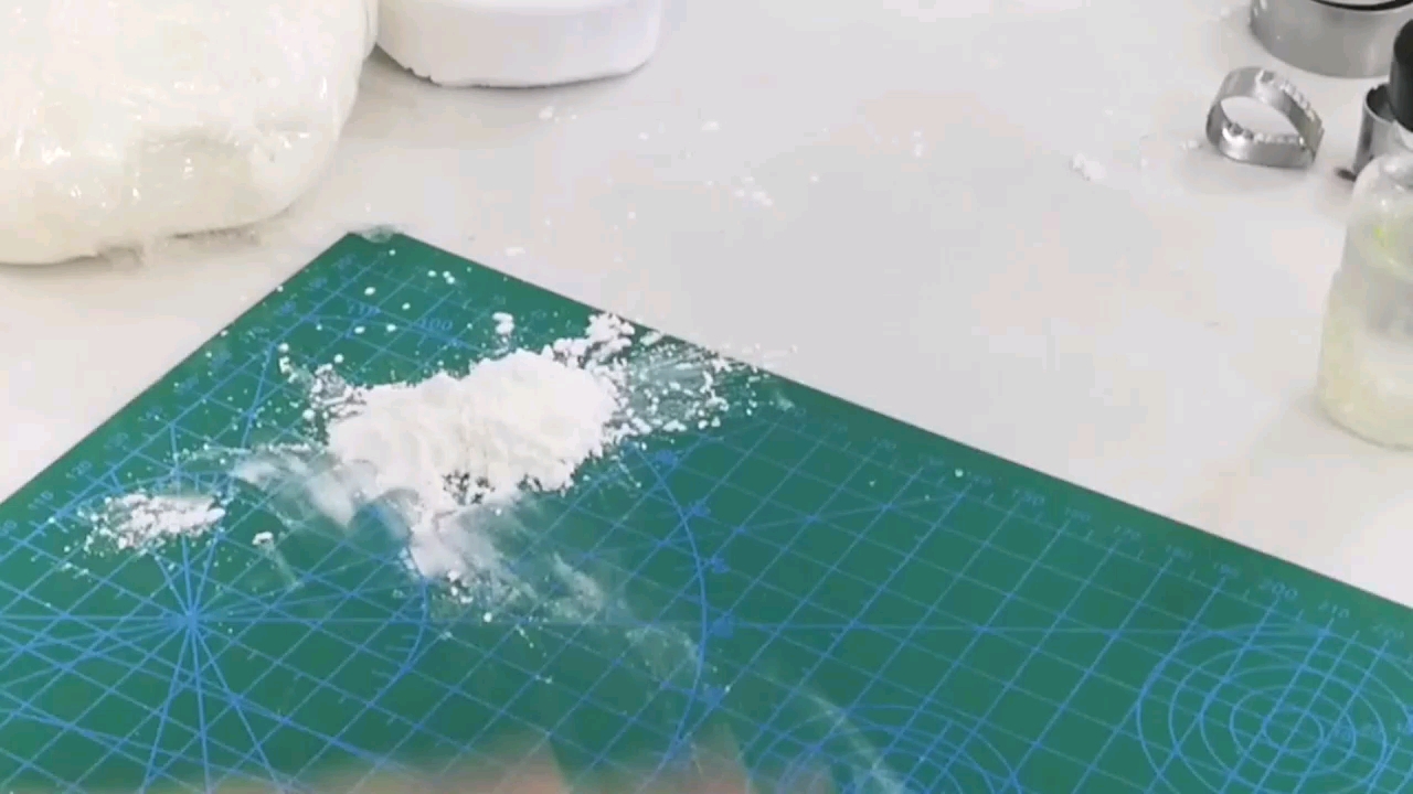 翻糖蛋糕的制作方法,这次是马蹄莲制作