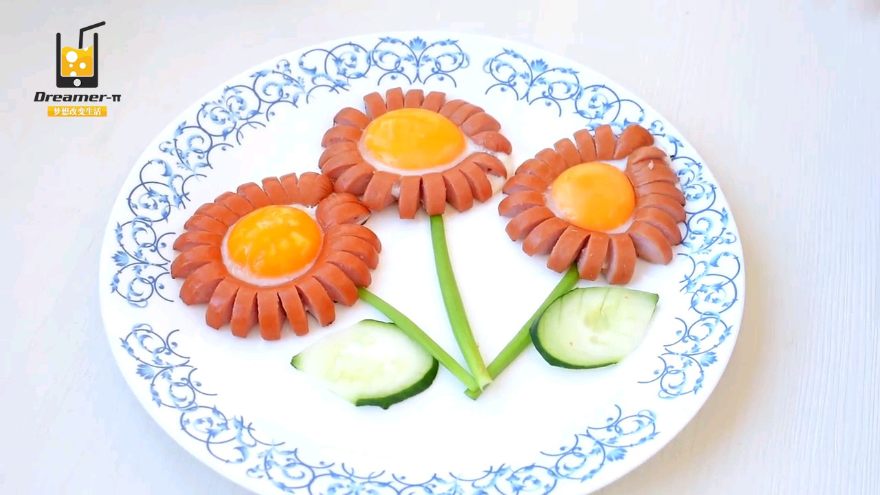 教你把火腿肠煎蛋作出向日葵的形状!