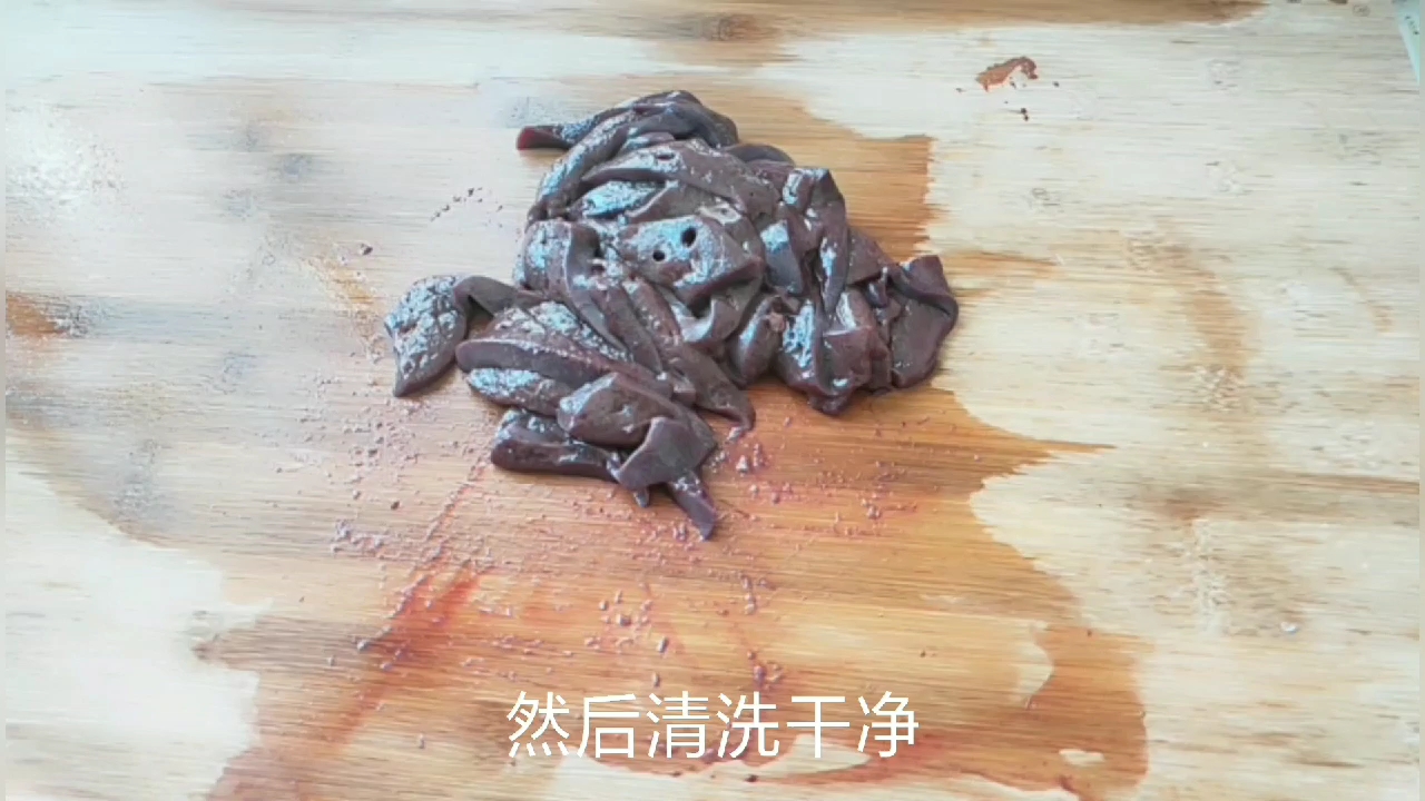 4块钱的猪肝,让小伙做出了骨头汤的味道,太有才了