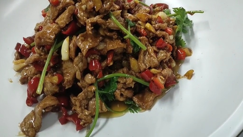 湖南代表菜小炒黄牛肉  看酒店大厨的做法  这样做对吗