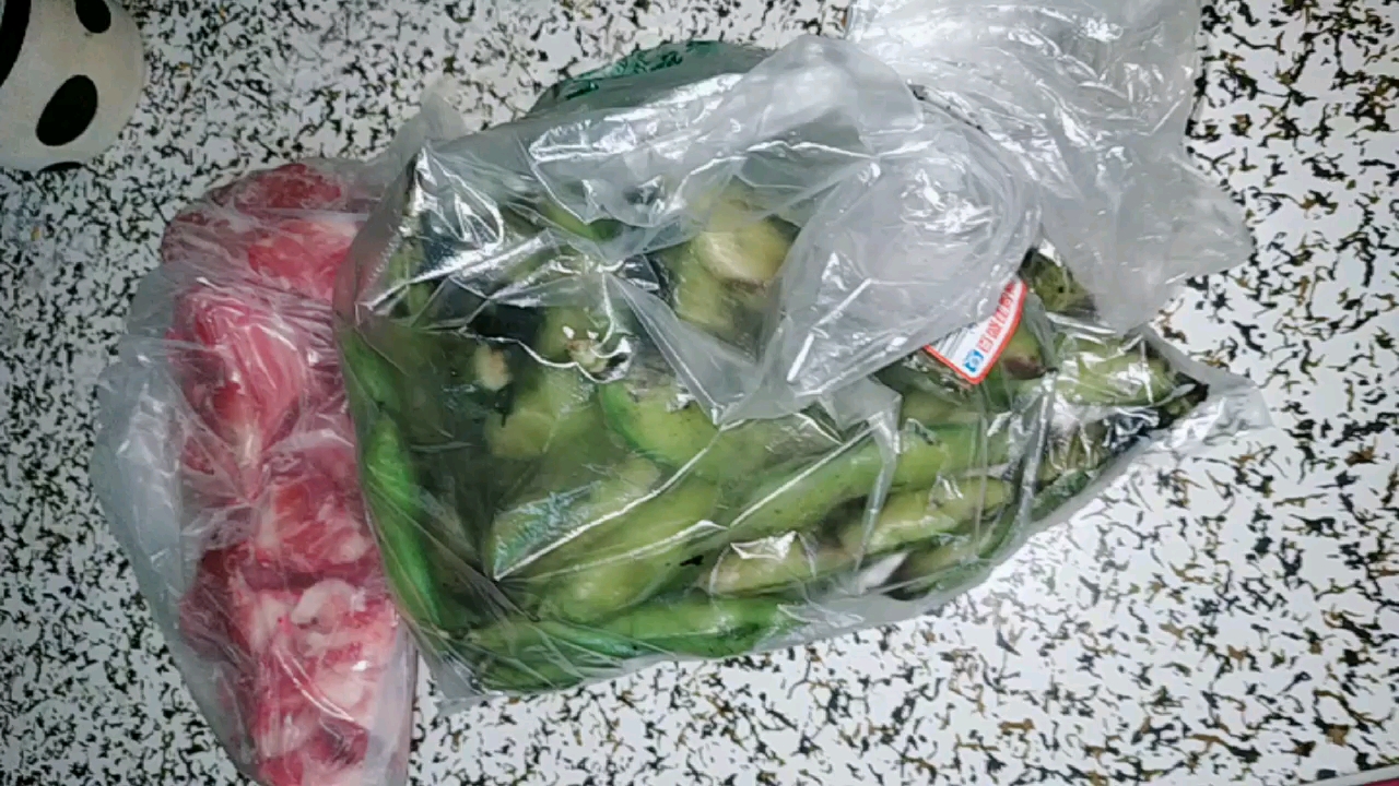 大骨豌豆汤。。。。