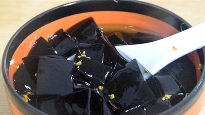 两广常见的特色龟苓膏,清热排毒,夏天消暑必备,客家人都爱喝
