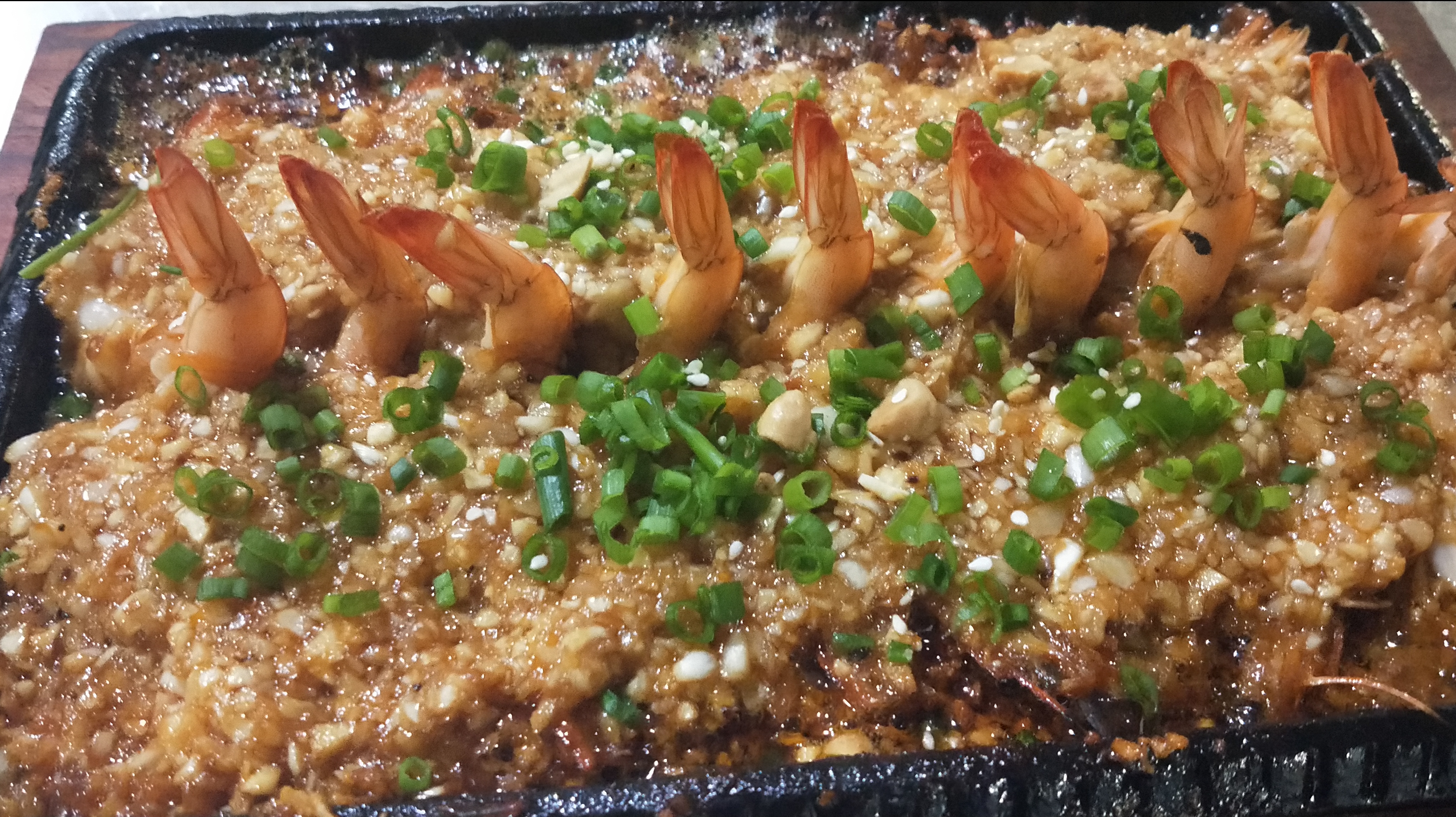 饭店试做新菜,厨师试做铁板烤蒜蓉开背虾,试做试吃