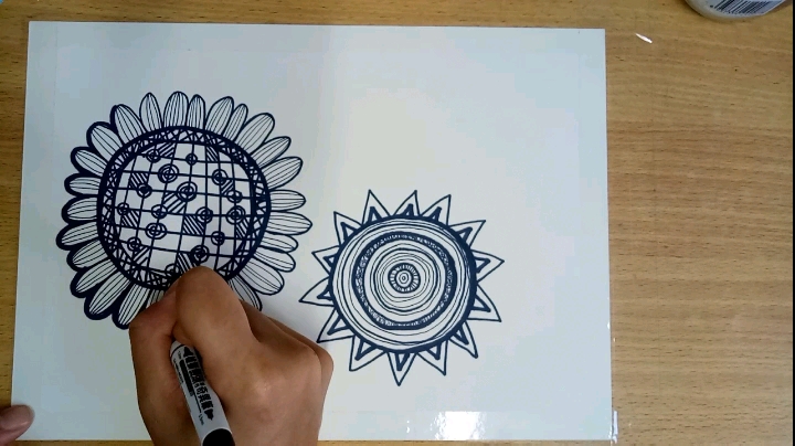 线描向日葵水彩画线描画简单创作画