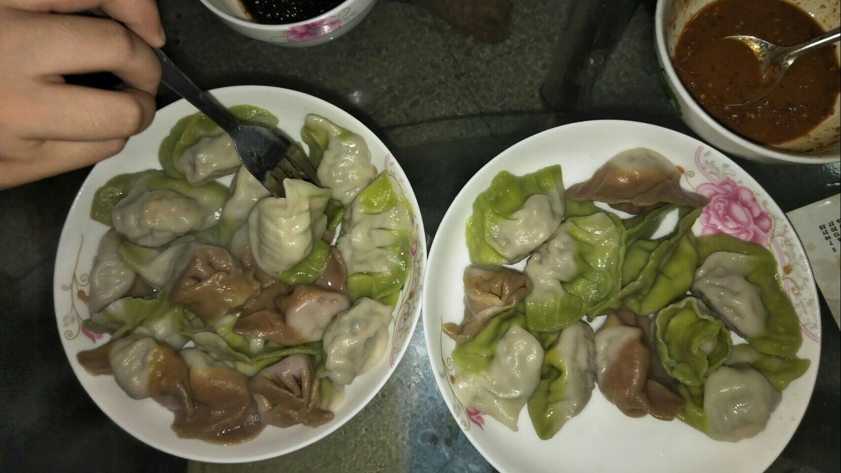 今天做个猪肉香菇芹菜馅的翡翠饺子,味道不错