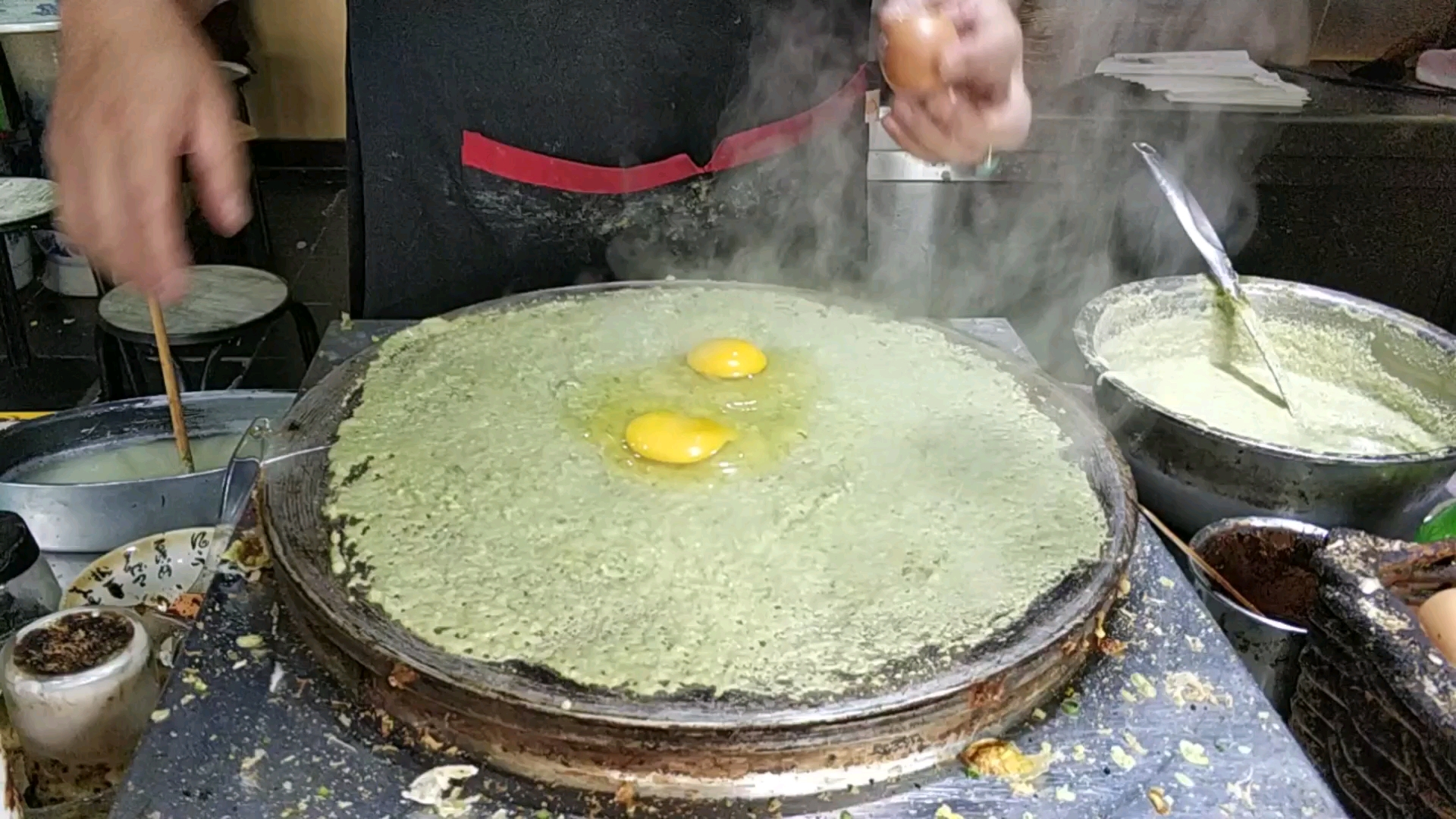 煎饼果子吃得多了,但来天津,一定要尝尝这家的,香脆酥口!