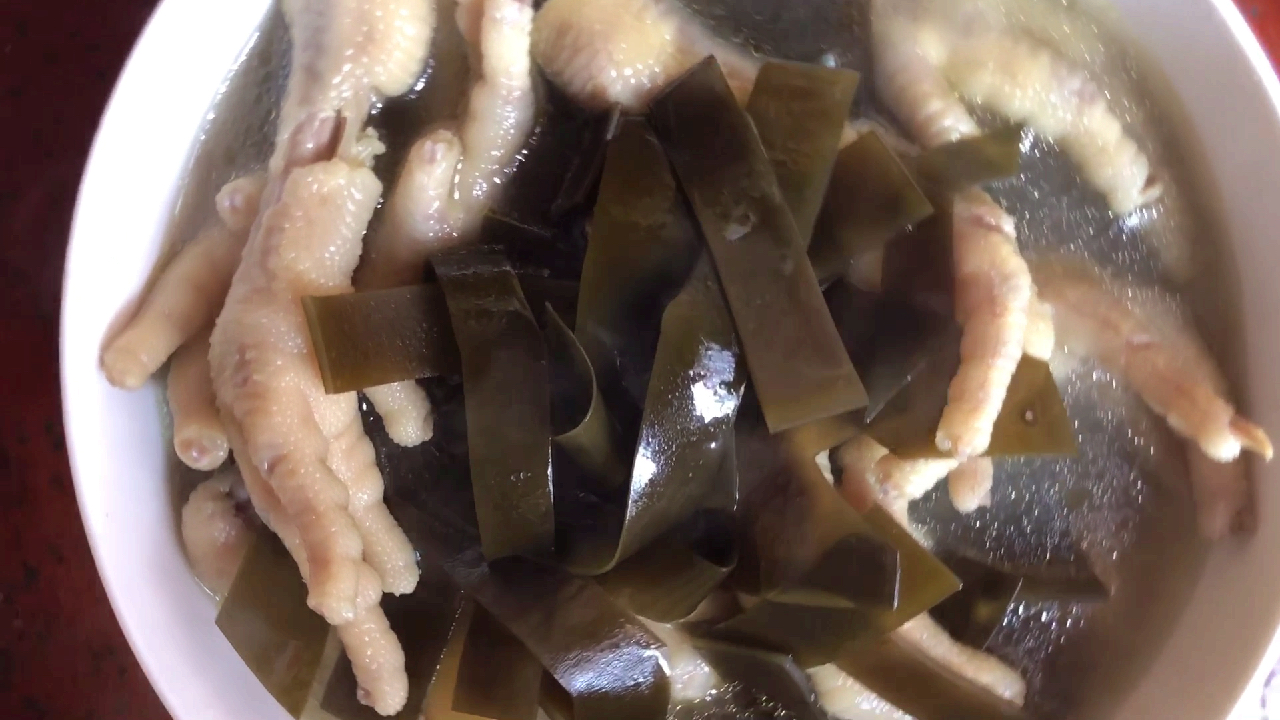 我爸住院很多天了终于出院了可以在家做饭啦分享一道家常可口的汤