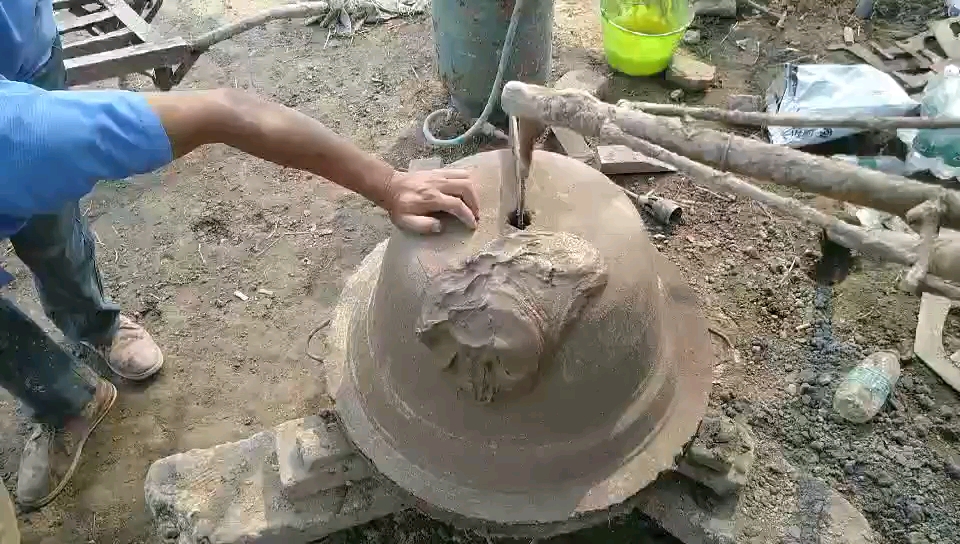 老师傅现场教学如何做一个蒸锅模具两层篦子铝锅模子制作视频