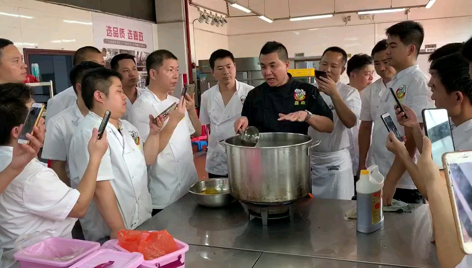 烧腊培训课:盐焗鸡卤水的调制讲解