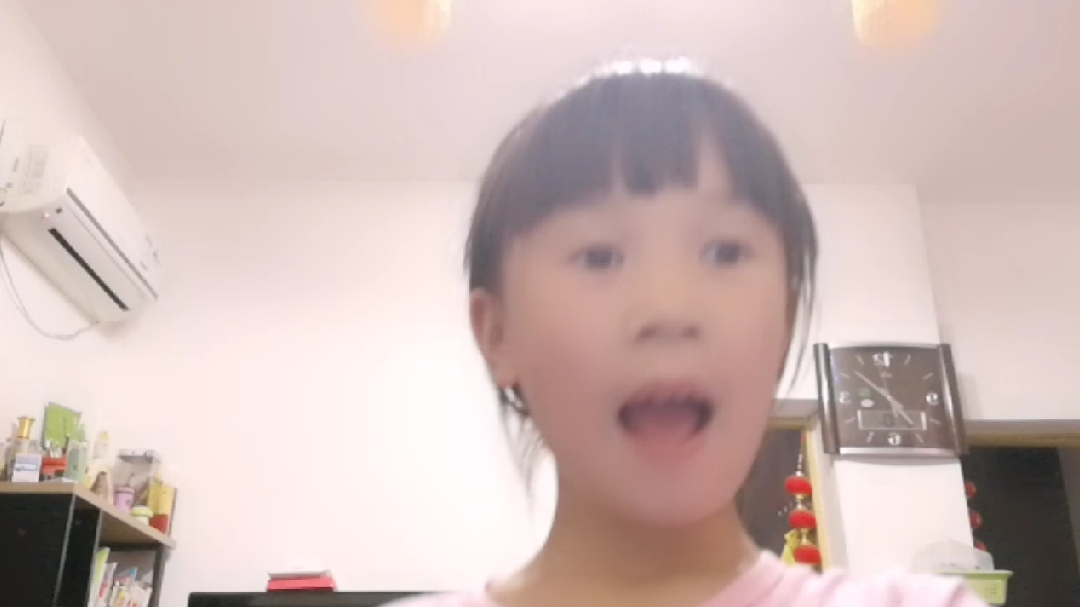 今天又来试吃“”大波浪薯片”,上面是写辣的,怎么一点也不辣?