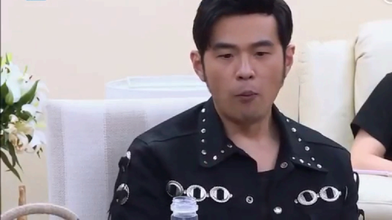 当周杰伦拿起这杯奶茶之后不得了,他也要开始减肥了