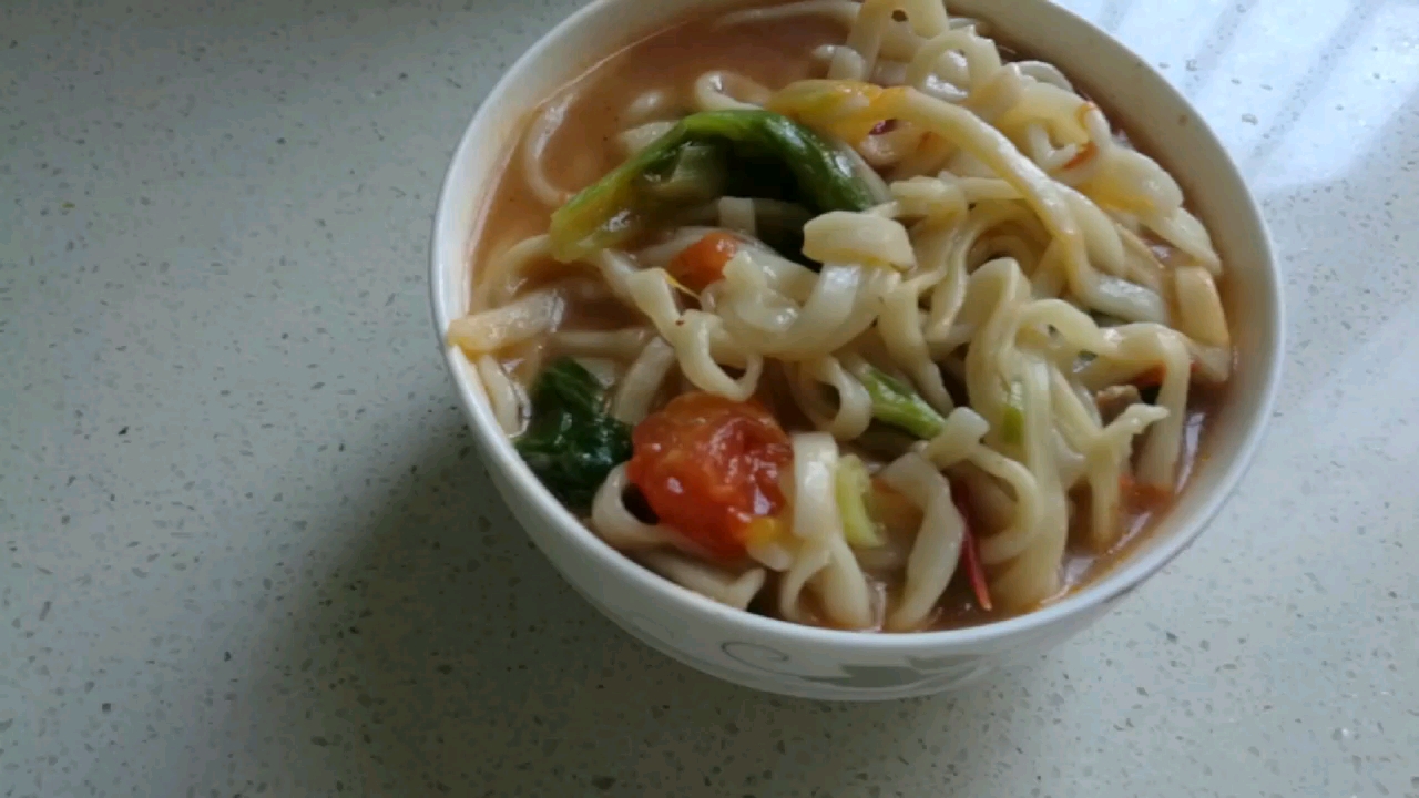 西红柿肉丝青菜手擀面