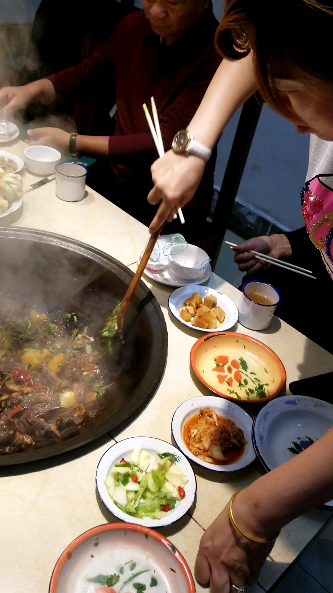 灶台鸡灶台鱼好吃看得见