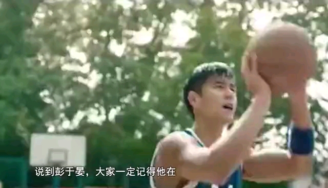 彭于晏长发照被疯传,看到照片后,网友:男神走下“神坛”了!