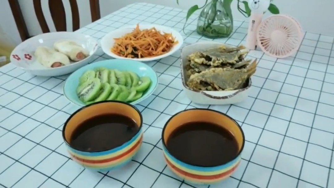 孩子早上5:40要吃早饭,70后妈妈早起在家做,健康有营养