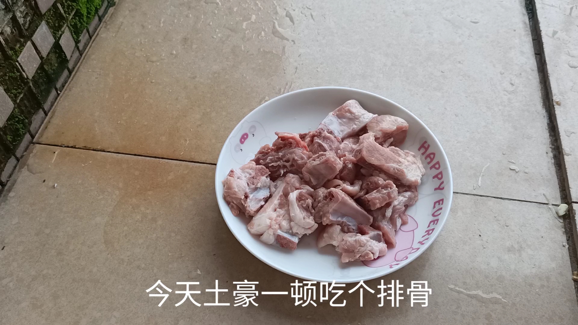 简易版糖醋排骨色泽光亮、咸香可口