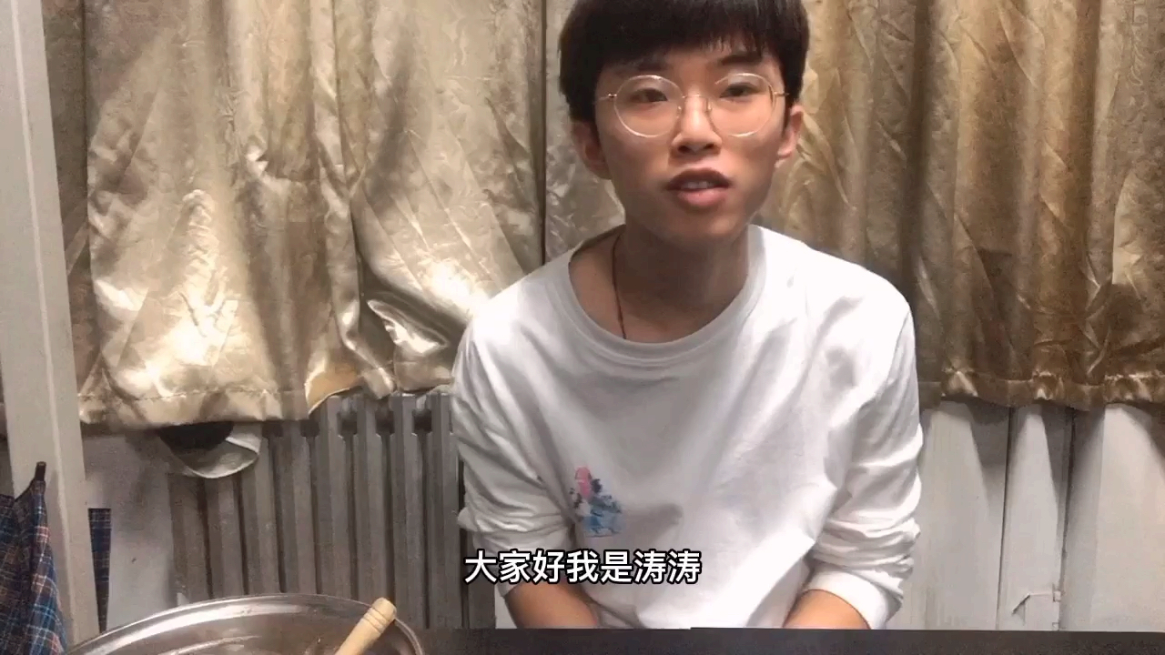 小伙一下买齐十种炸鸡酱料,今天一定要试出来哪个最好吃!