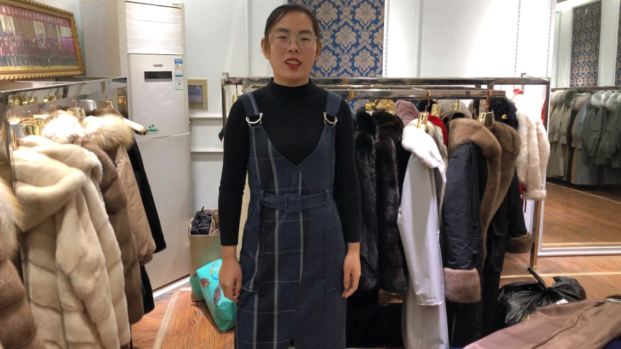 派克服款式不够新,小旺直接把巴黎走秀款拿来直播,一起来看看