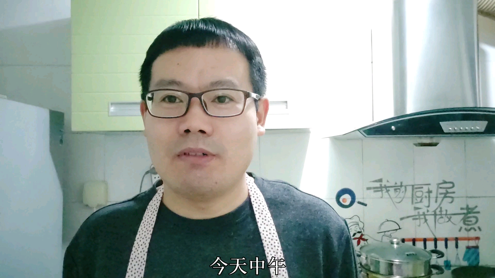 猪肉价格太高了,小伙用鸡胸肉包馄饨,孩子说没吃够,比猪肉还香