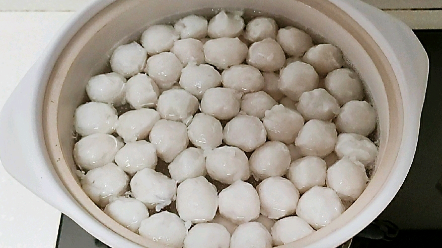 专业的手法教你做手工鱼丸,鱼丸Q弹鲜嫩,学会可以开店