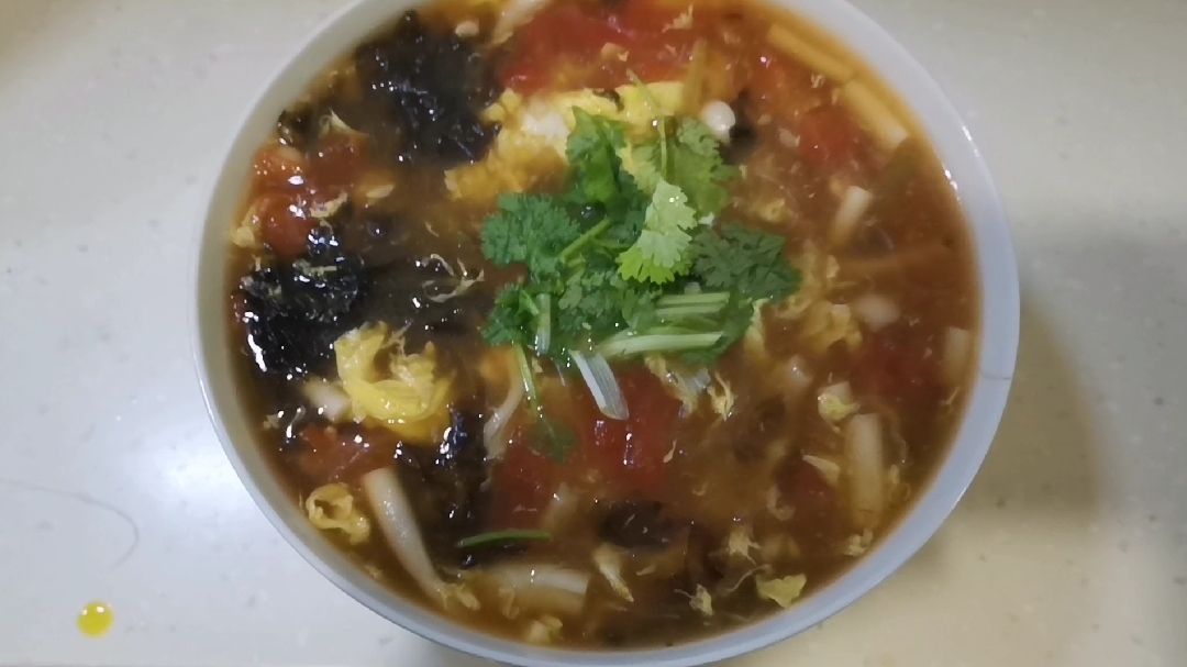 老闫做菜:西红柿鸡蛋汤加紫菜好吃