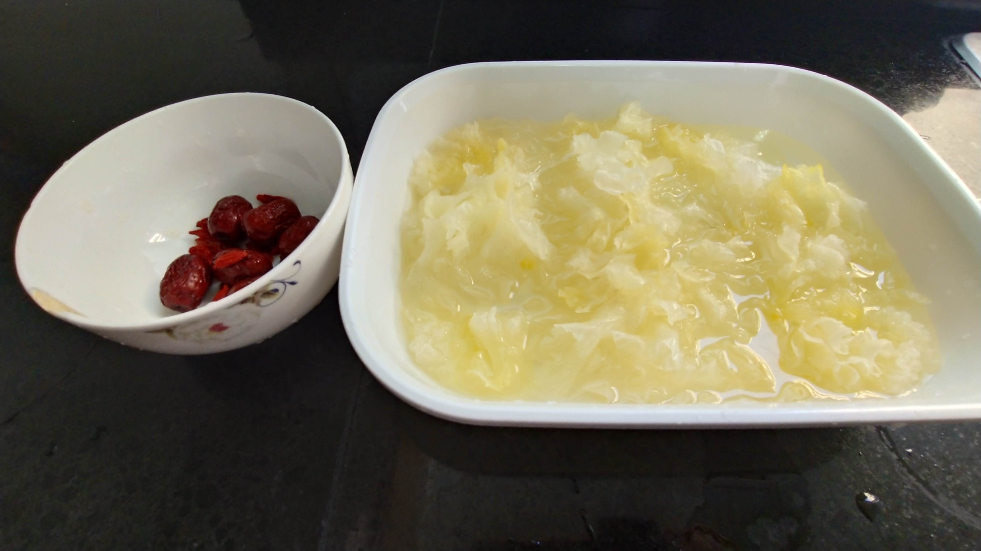 吃了几十年饭店的红枣银耳汤,今天自己下厨,没想到做法这么简单