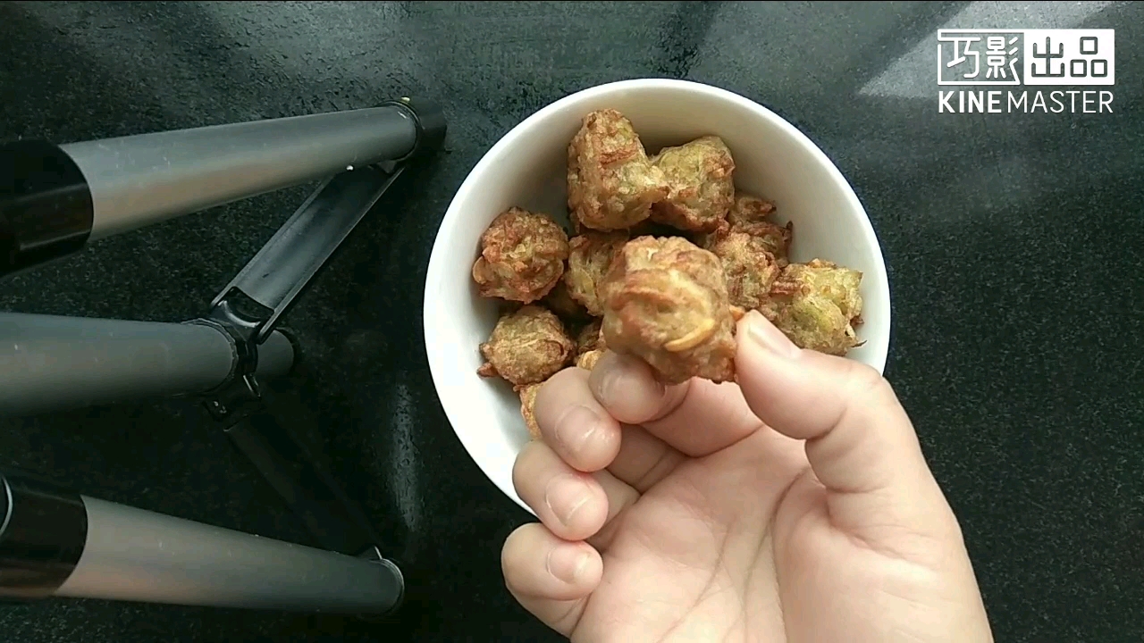 绿豆面萝卜丸子的做法,天冷给家人煮一碗丸子泡面暖胃又暖心。