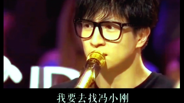 这首吹牛神曲不得了,台上评委表情包亮了。