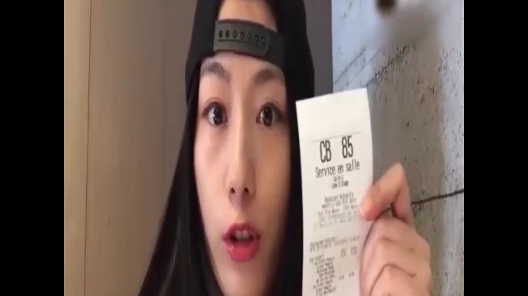 法国小姐姐吃麦当劳 ,全素汉堡卖45一只 你会买吗? 原创高清_