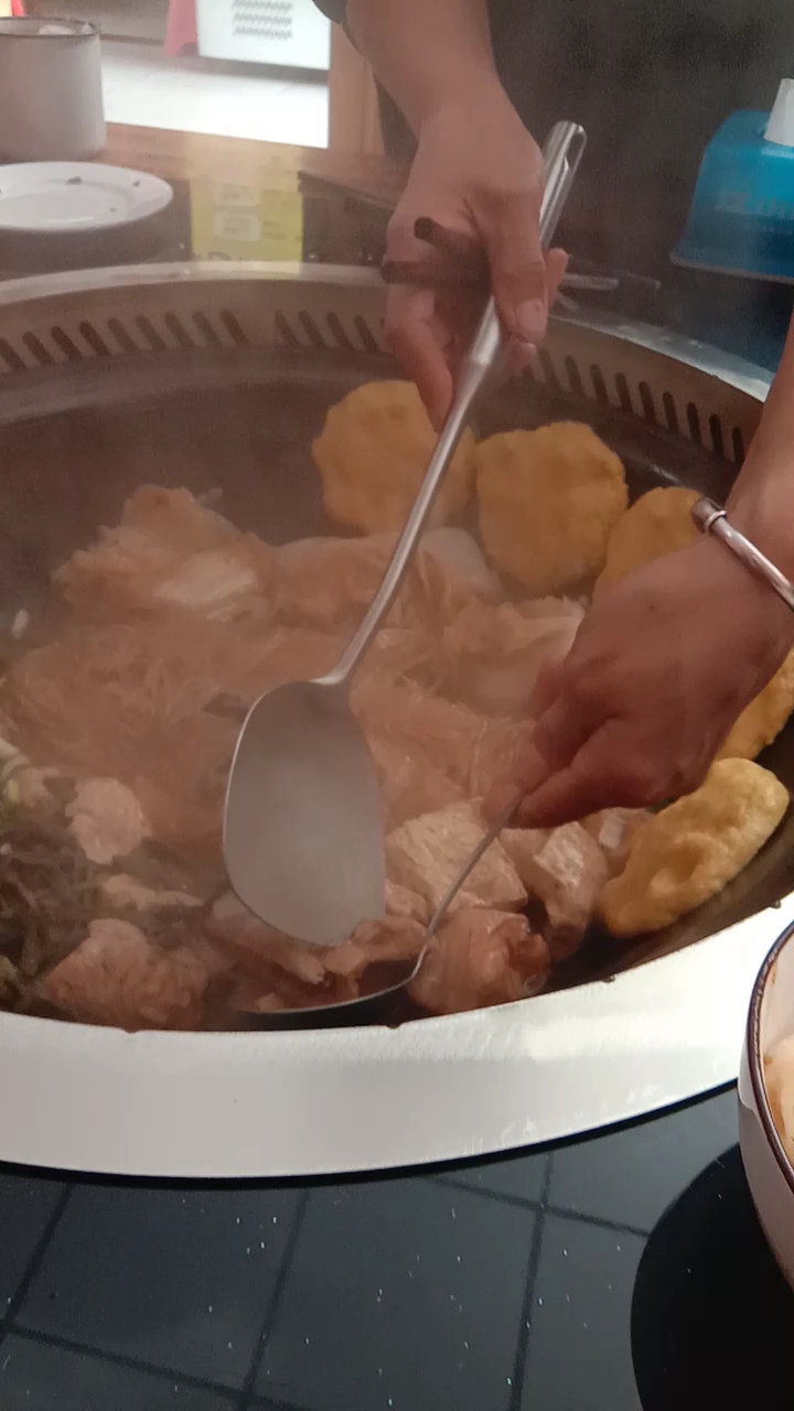 老东北铁锅炖鱼好吃看得见。