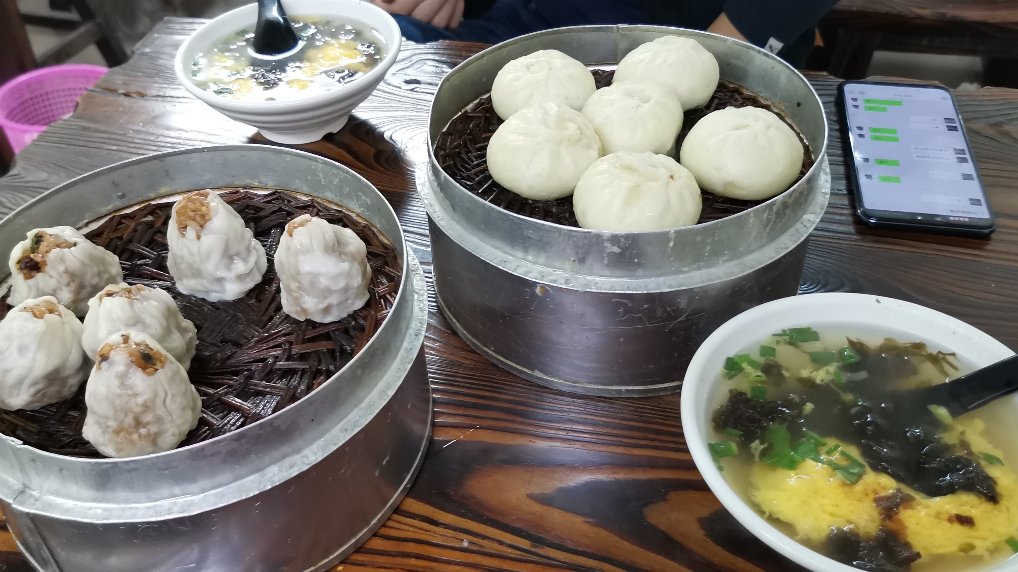 品尝南方版的烧麦,和东北包肉的不一样,你更喜欢哪一种
