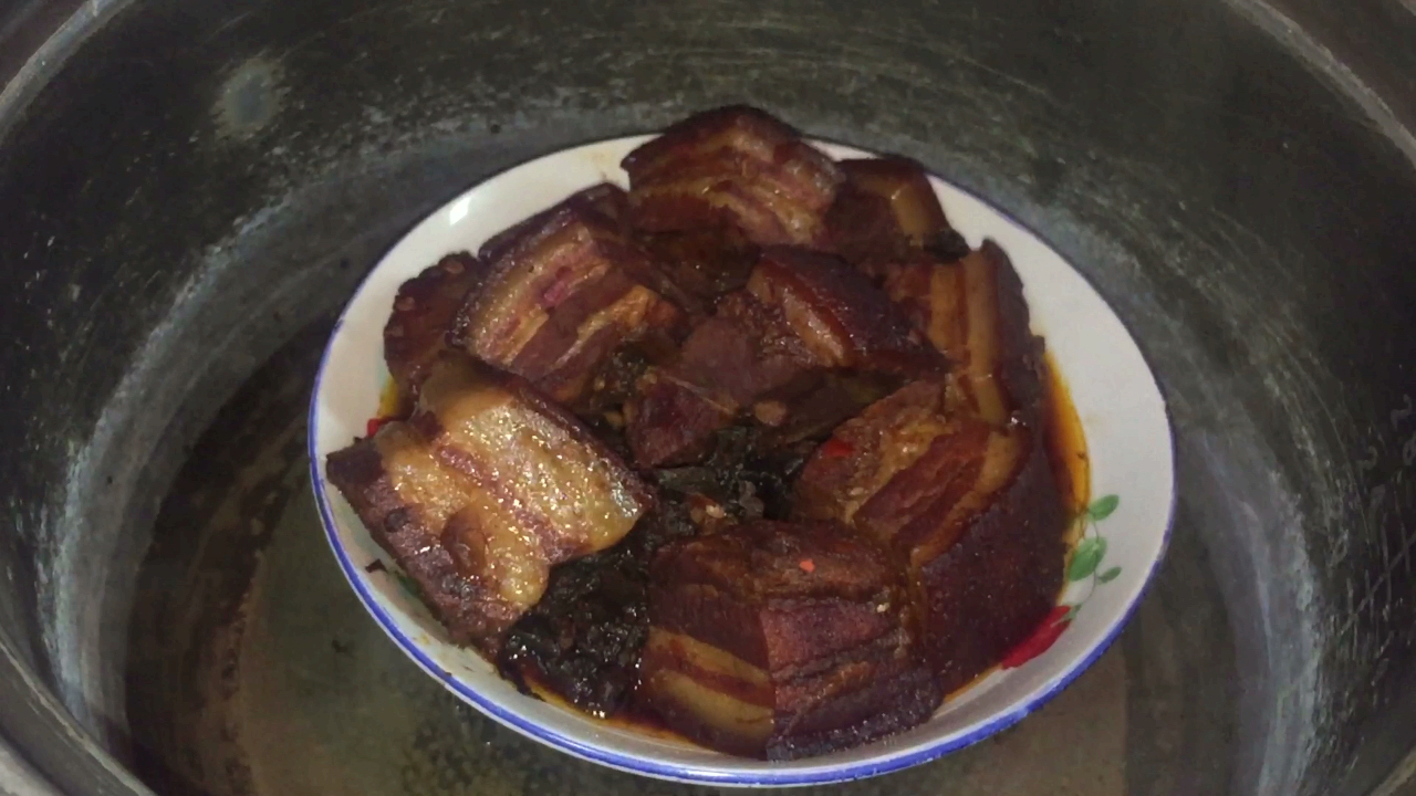 姑娘做四川人爱吃的坨子肉,和回锅肉一起吃,真的很下饭