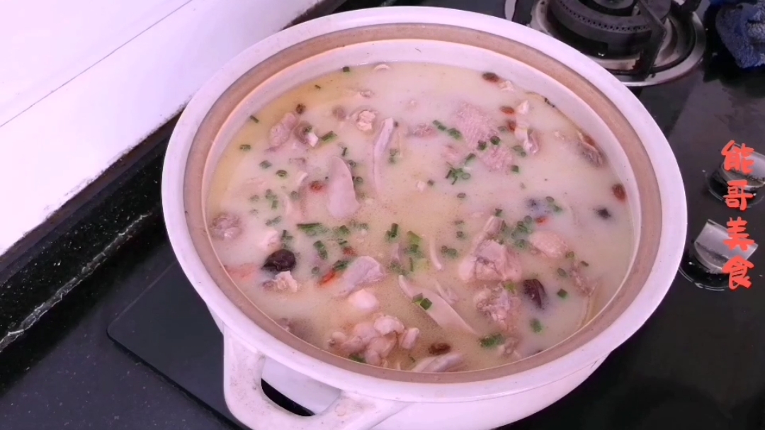 猪肚鸡汤正宗做法,教你汤汁奶白诀窍,暖胃驱寒,孩子的最爱