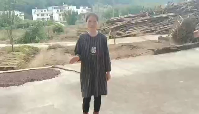 今天小清做了猪肚包鸡,伙食不错,隔着屏幕都流口水。