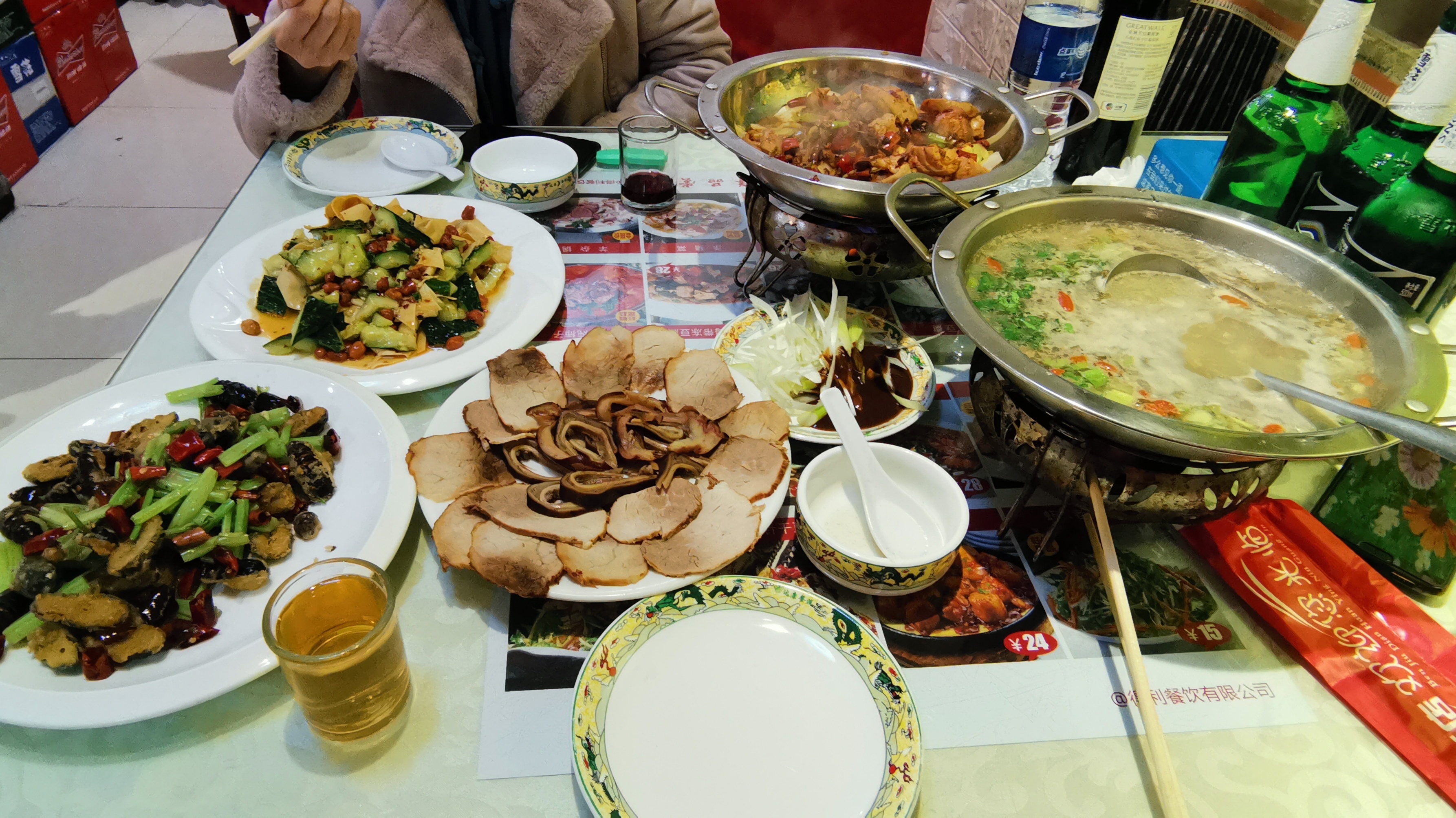 江西小伙又吃到东北菜,一桌全是硬菜,份量大又好吃