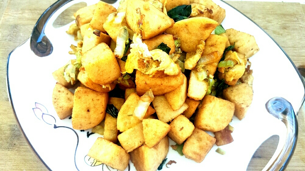 大厨分享不一样的炒馍花,加入油菜和白菜!馍花更松软更好吃