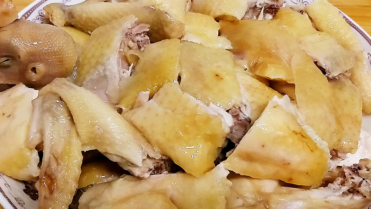 这才是隔水蒸鸡的正确做法,皮脆肉滑,原汁原味,比白切鸡还好吃