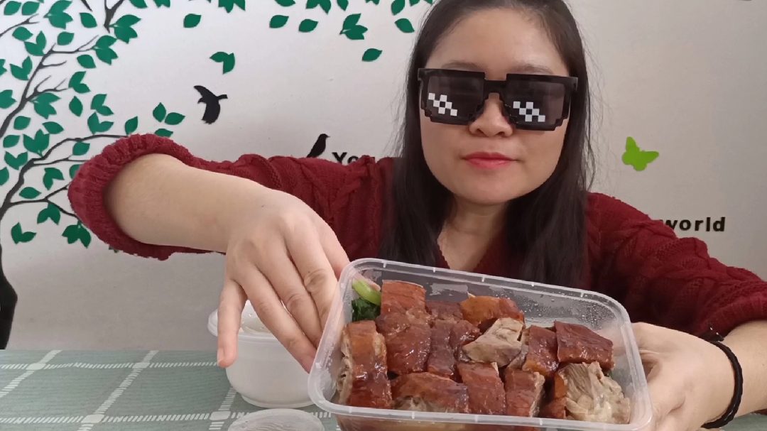正宗的广式烧鹅饭跟家里的味道一样,心情顿时好起来