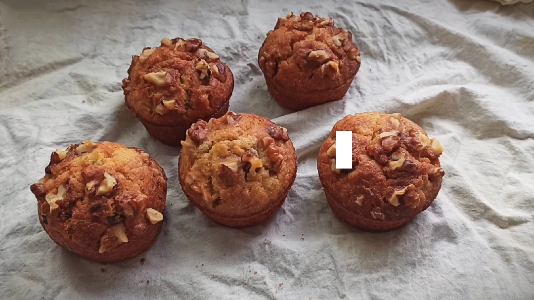 香蕉核桃马芬蛋糕的做法,不用打发鸡蛋也能做出很好吃的蛋糕