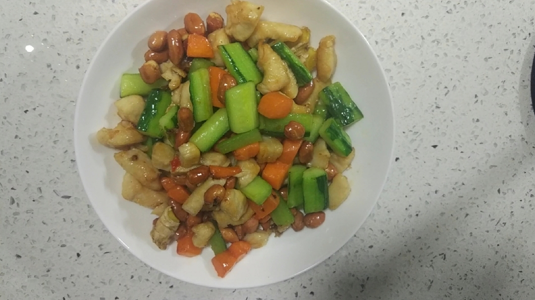 爆炒鸡丁家常做法,好吃不腻的下饭菜,午饭不愁了
