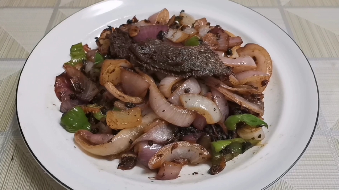 老闫做菜:豆豉鱼罐头炒圆葱