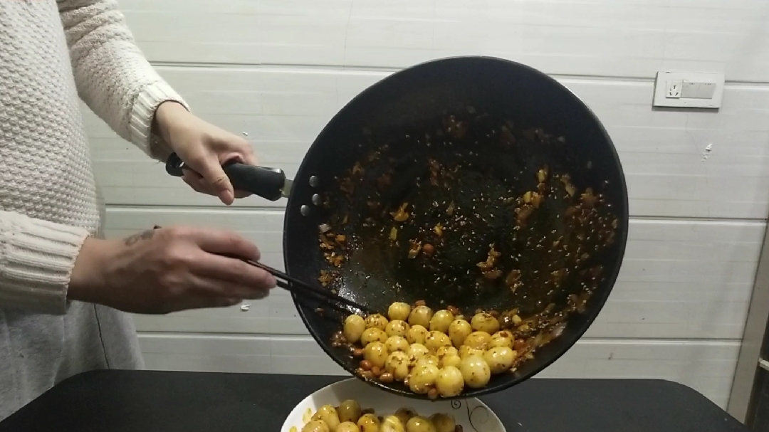 11元买45个鹌鹑蛋,做道香辣鹌鹑蛋,一口一个真香