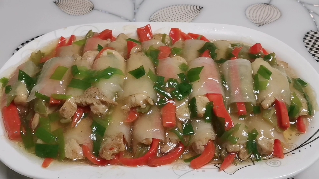 老闫做菜:萝卜鸡肉卷