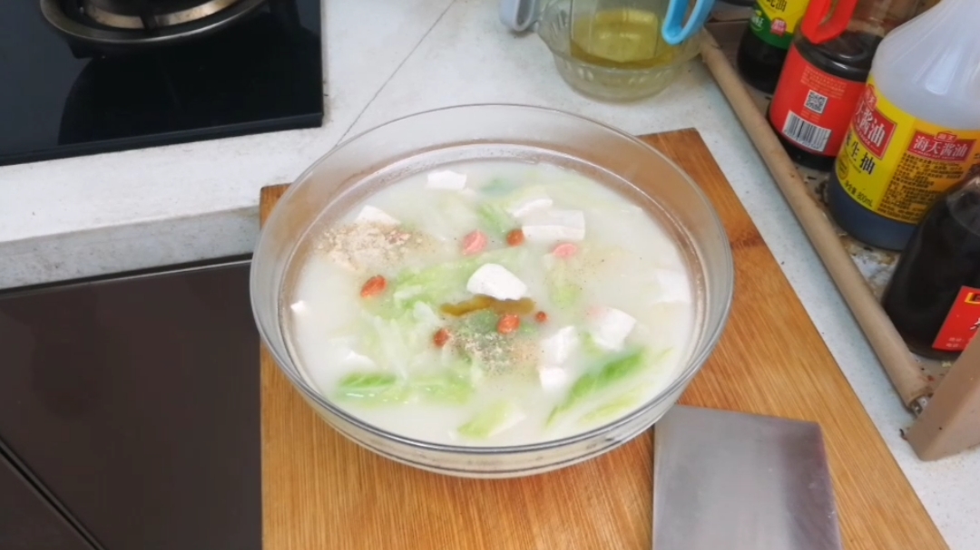 白菜豆腐汤的家常做法,做法简单,汤鲜又营养,老少皆宜,
