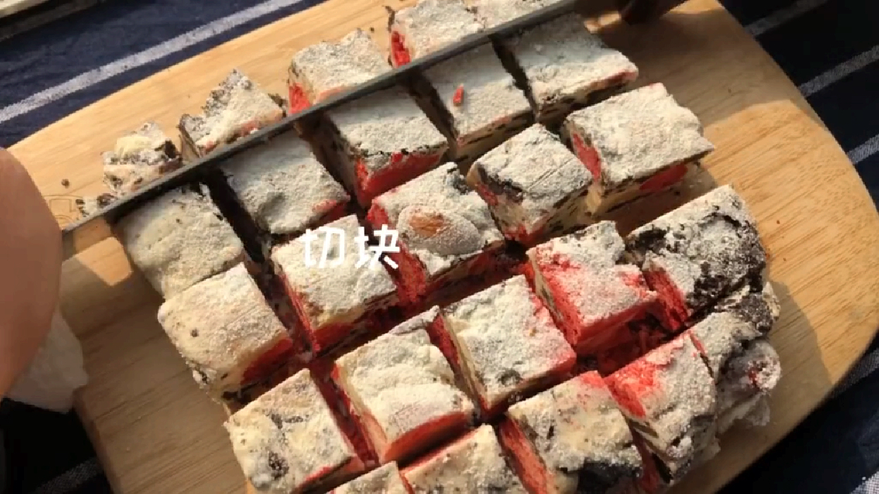 奥利奥草莓做的雪花酥一吃就爱上 超简单